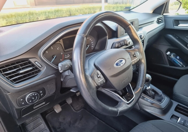 Ford Focus cena 39700 przebieg: 175998, rok produkcji 2019 z Warszawa małe 301